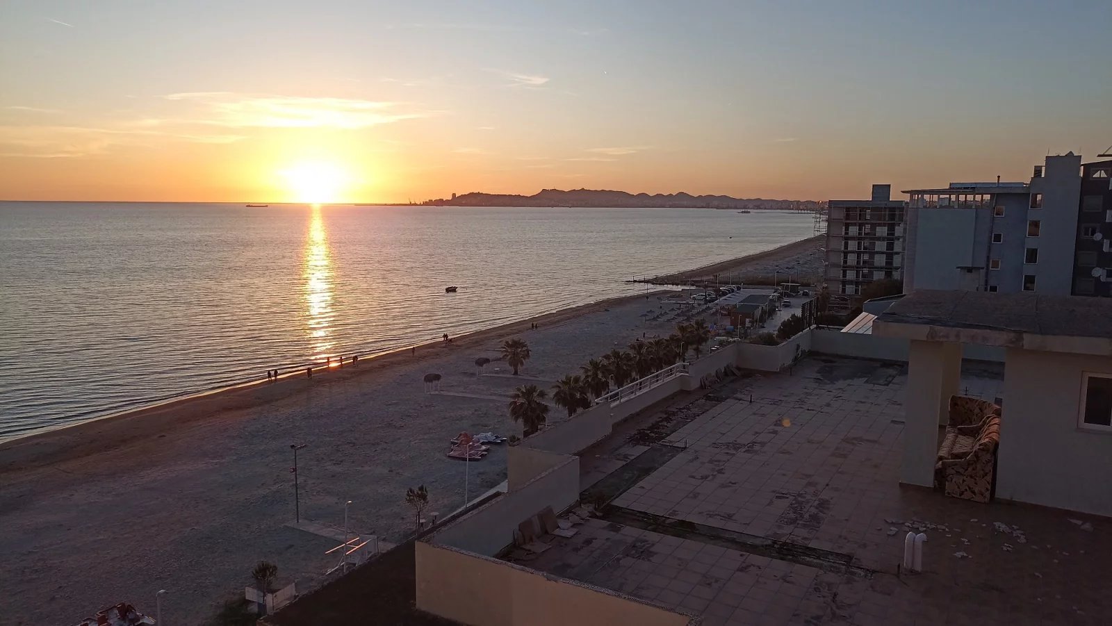 Západ slunce nad mořem se neomrzí