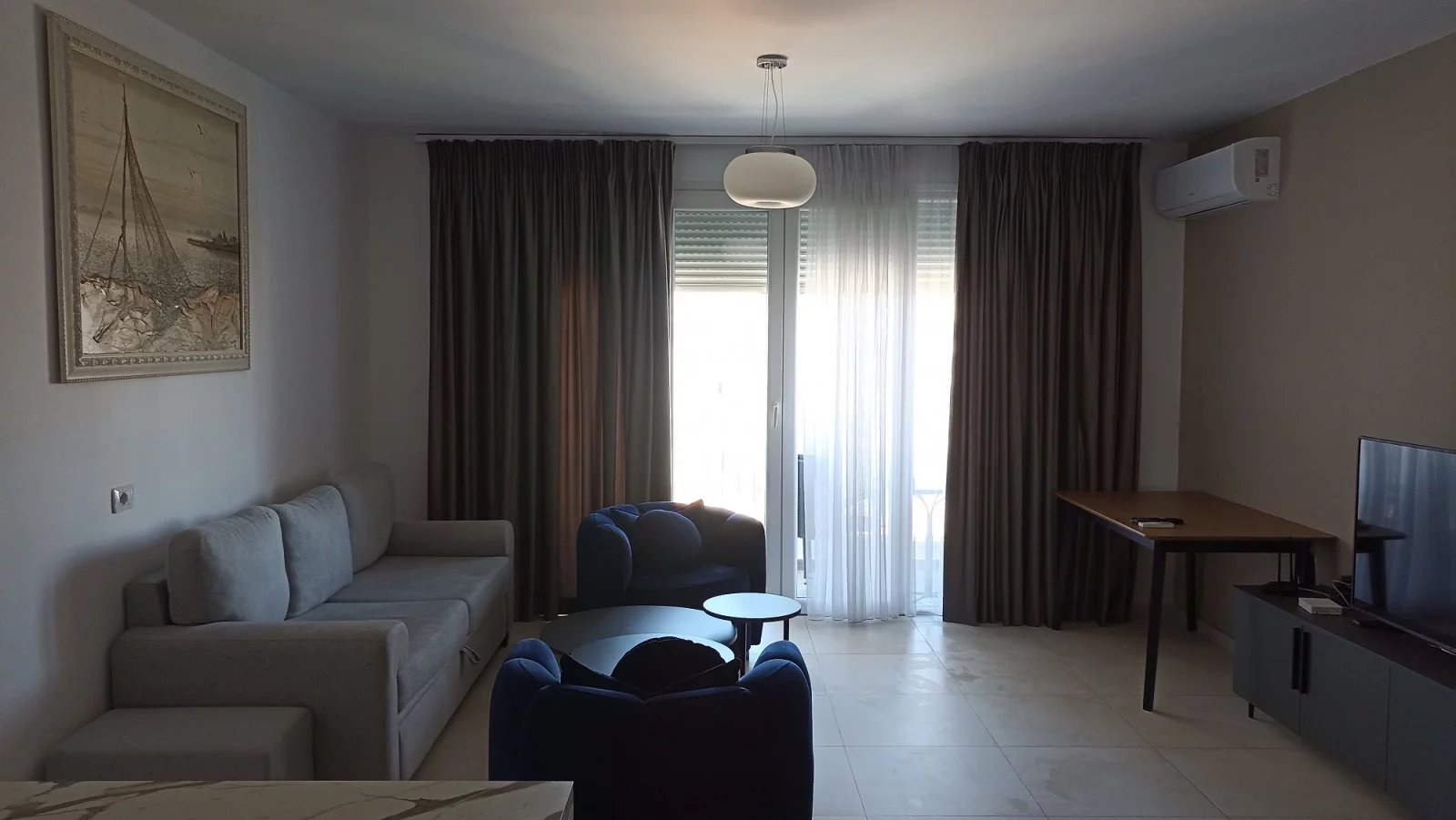 Prostorný obývací pokoj, kam se bez problémů vejde celá rodina či větší skupina přátel