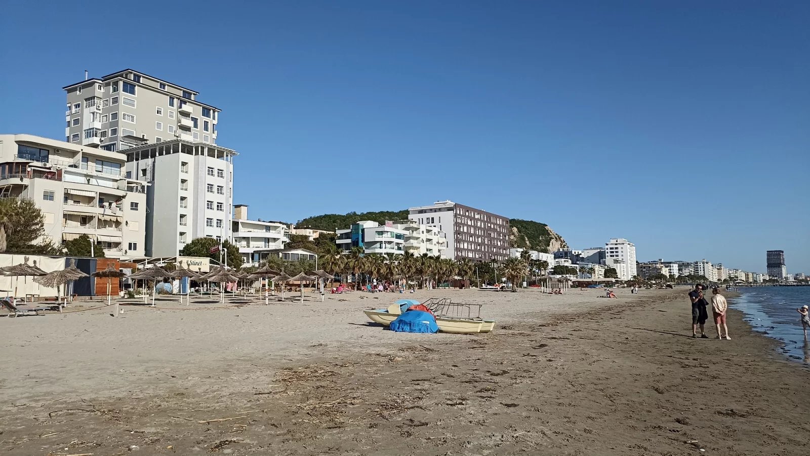 Písečná pláž v Drači