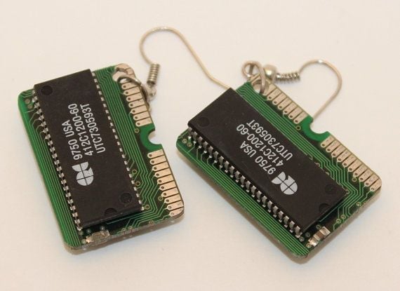 Že vy jste zapomněli na dárek pro manželku? Naštěstí se to dá při troše šikovnosti ještě stihnout.