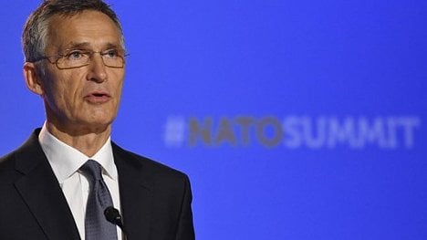 Náhledový obrázek - Trumpův apel NATO posílí, myslí si Stoltenberg. Souhlasí s vyššími investicemi