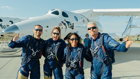 Náhledový obrázek - Pozdě, ale přece? Bransonův Virgin Galactic dokončil úpravu svých letounů a nadále počítá s jarními lety ke hvězdám