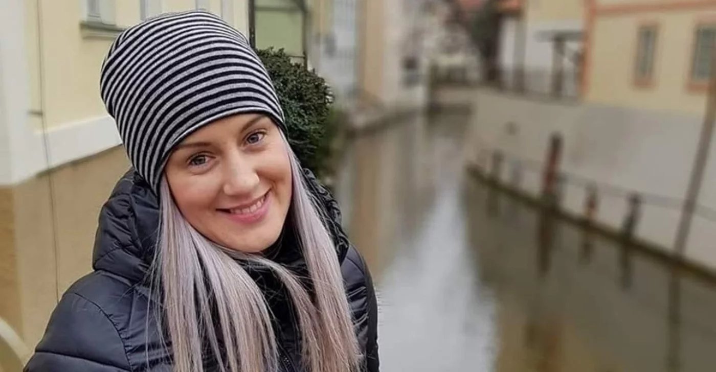 Třicetiletá Lucie z Ostravy měla problémy se srdcem už v osmnácti letech. Tehdy začala mít potíže s arytmií neboli poruchou srdečního rytmu. Podstoupila proto dva zákroky, které jí obtíží na čas zbavily. Měla klid až do pětadvaceti, kdy poprvé přišla do jiného stavu.