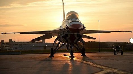 Náhledový obrázek - Bratislava chtěla rychlé řešení. Stíhačky F-16 za 40 miliard ale dostane až za čtyři roky