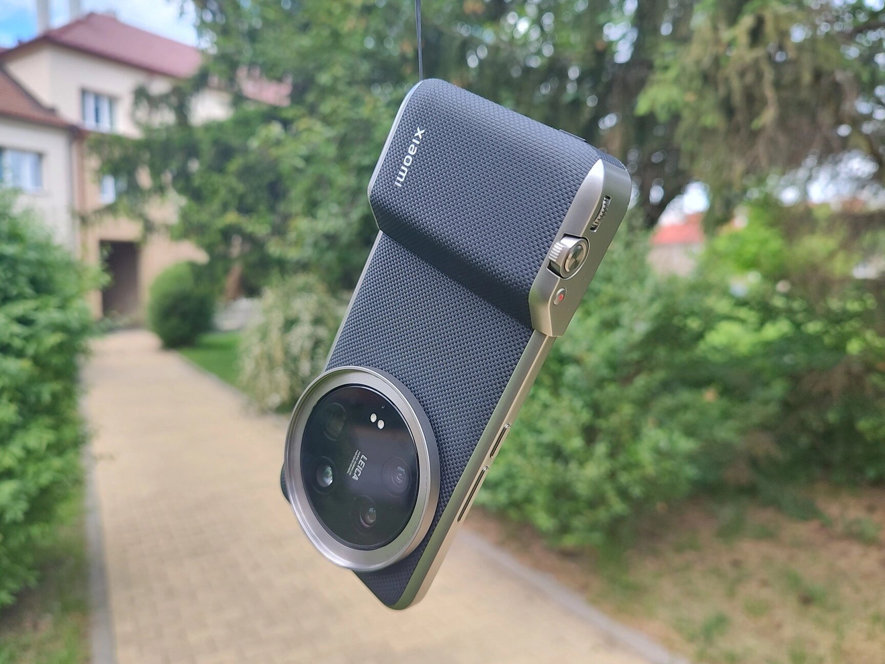 Použitím 67mm redukce můžete k telefonu připojit vlastní filtry