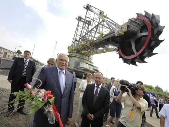 2011-04-klaus-dnes-oficic3a1lnc49b-zprovoznil-rypadlo-pro-severo