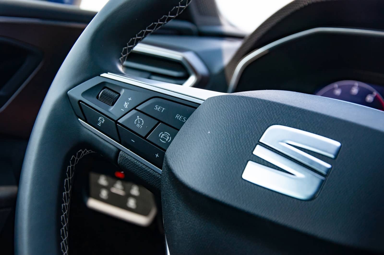 2020-10-seat-leon-7.jpg