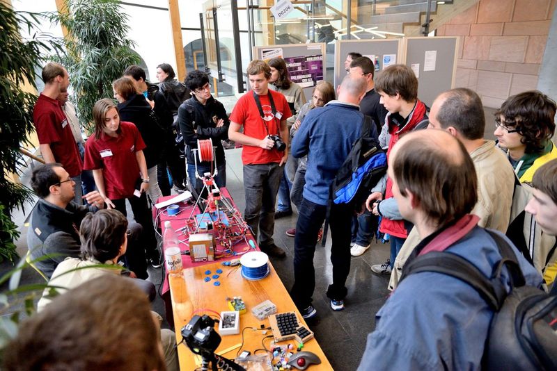 LinuxAlt 2013: 3D tisk, Vim, ovladače