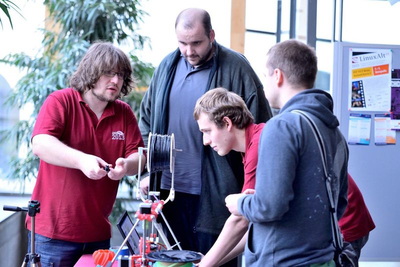 LinuxAlt 2013: 3D tisk, Vim, ovladače