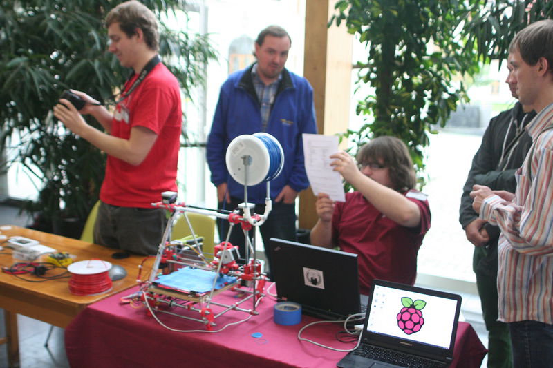 LinuxAlt 2013: 3D tisk, Vim, ovladače