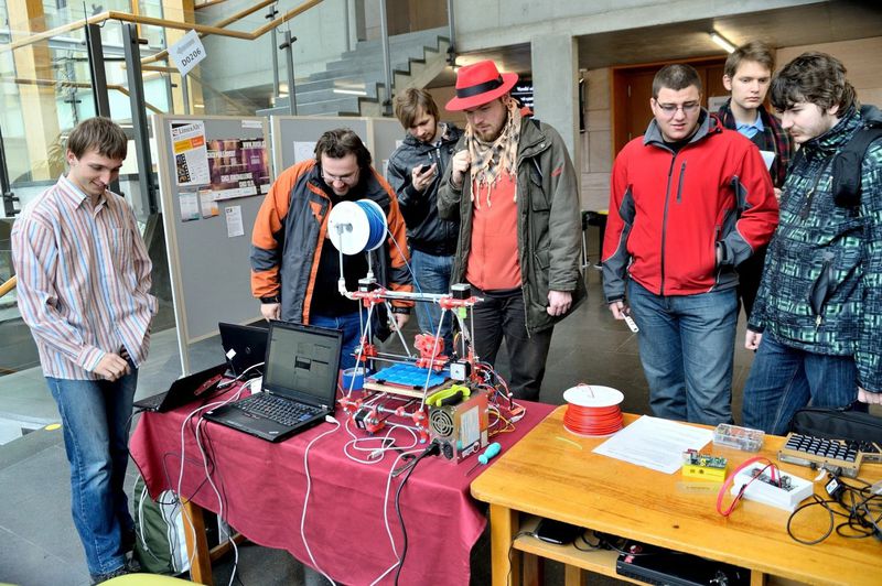 LinuxAlt 2013: 3D tisk, Vim, ovladače