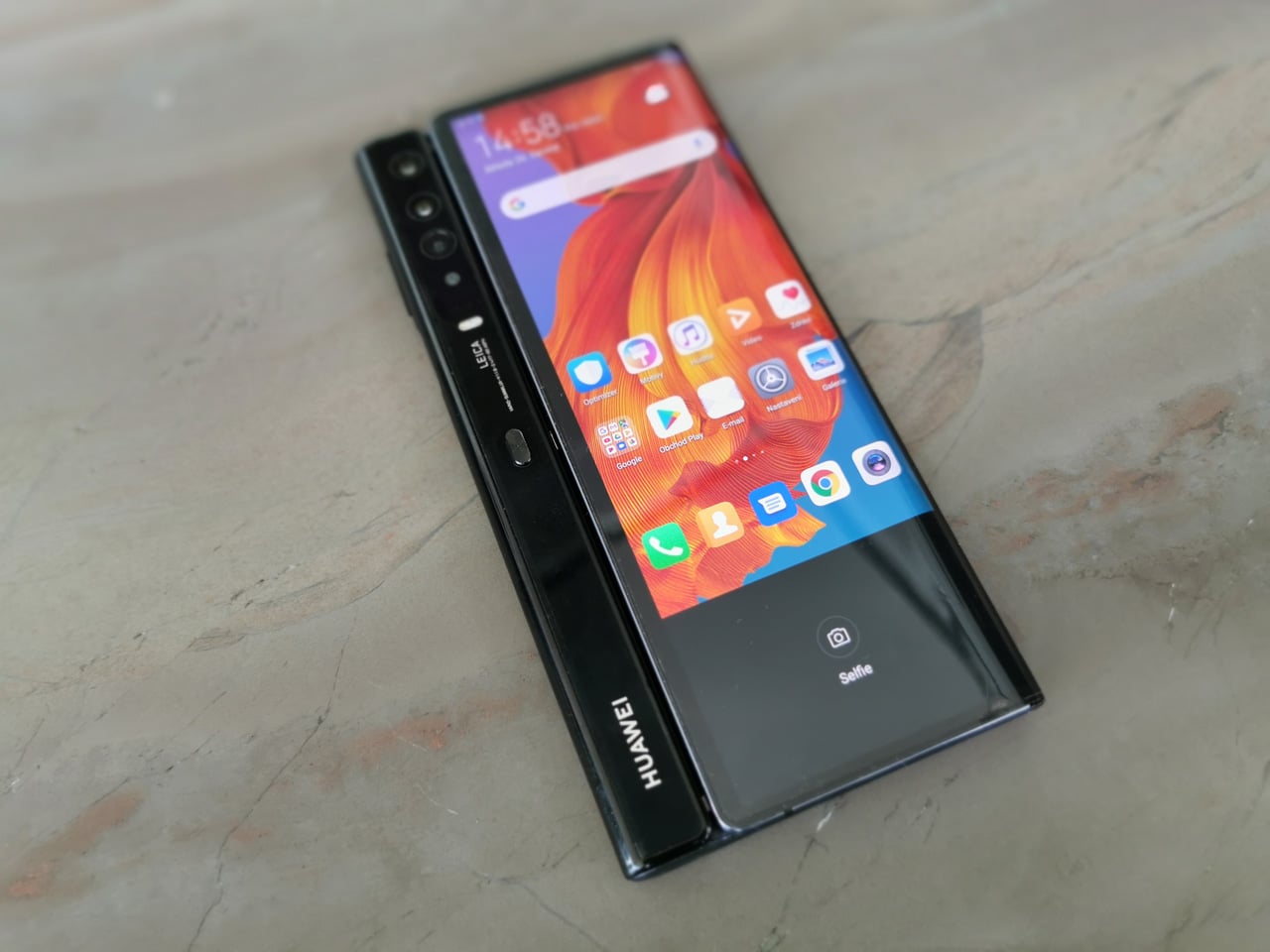 Ohebný chytrý telefon Huawei Mate X 5G