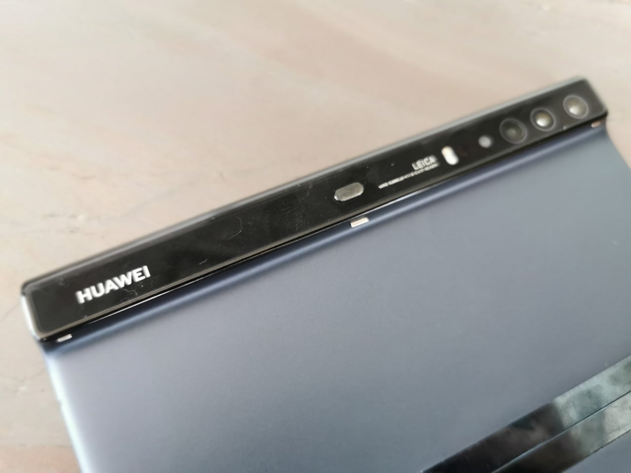 Ohebný chytrý telefon Huawei Mate X 5G