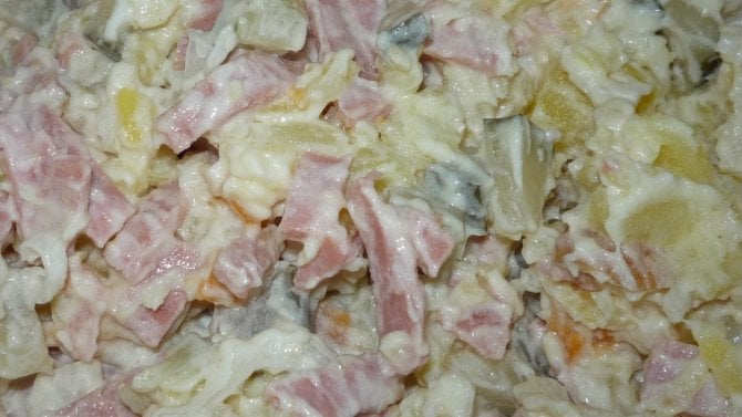 Velké množství vlašského salátu