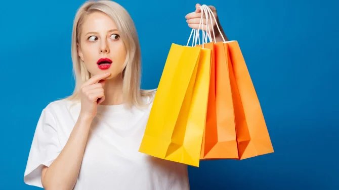 19.2.25 3*/žena, šílená, sleva, nákupy shopping