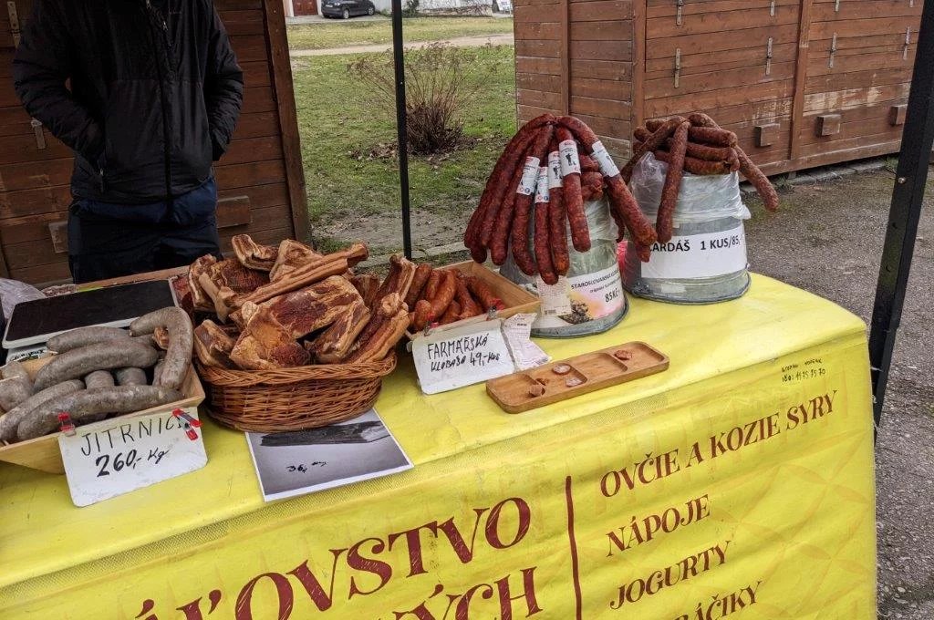 Naprosto nevyhovující podmínky pro prodej masných výrobků