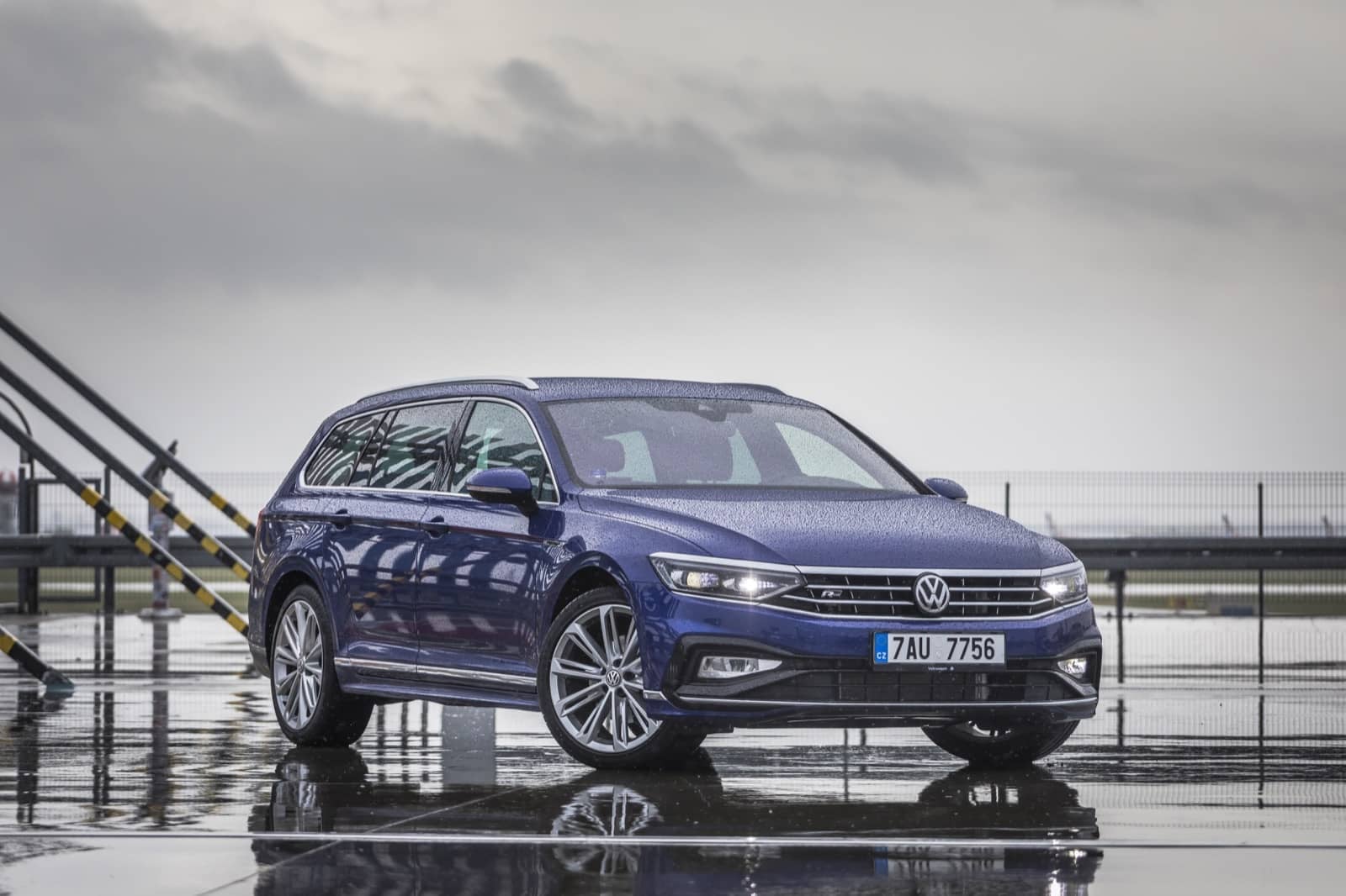 2019-11-Volkswagen-Passat-Variant-00021.jpg