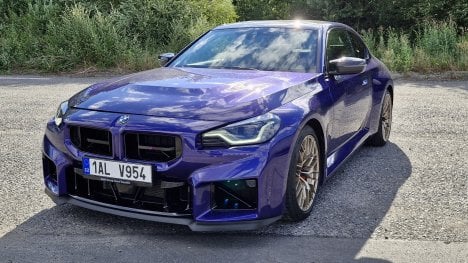 Test: BMW M2 CS (2026) je jako žiletka, kterou se musíte naučit používat. Lepší „eMko“ v nabídce nenajdete