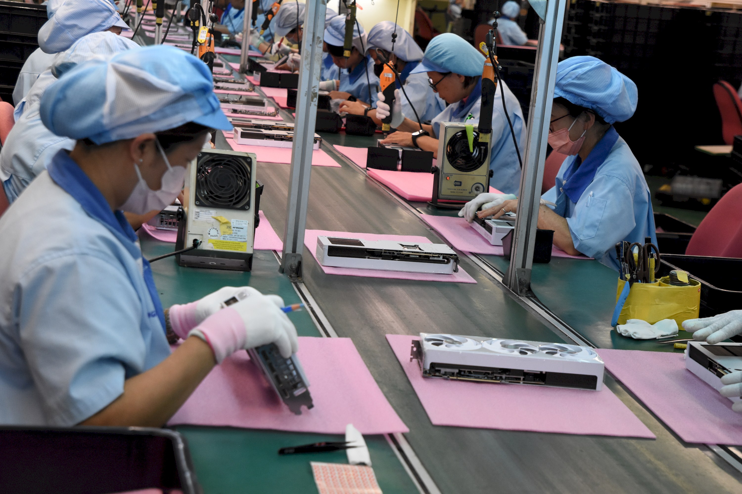 Exkurze v továrně Gigabyte na základní desky a grafické karty