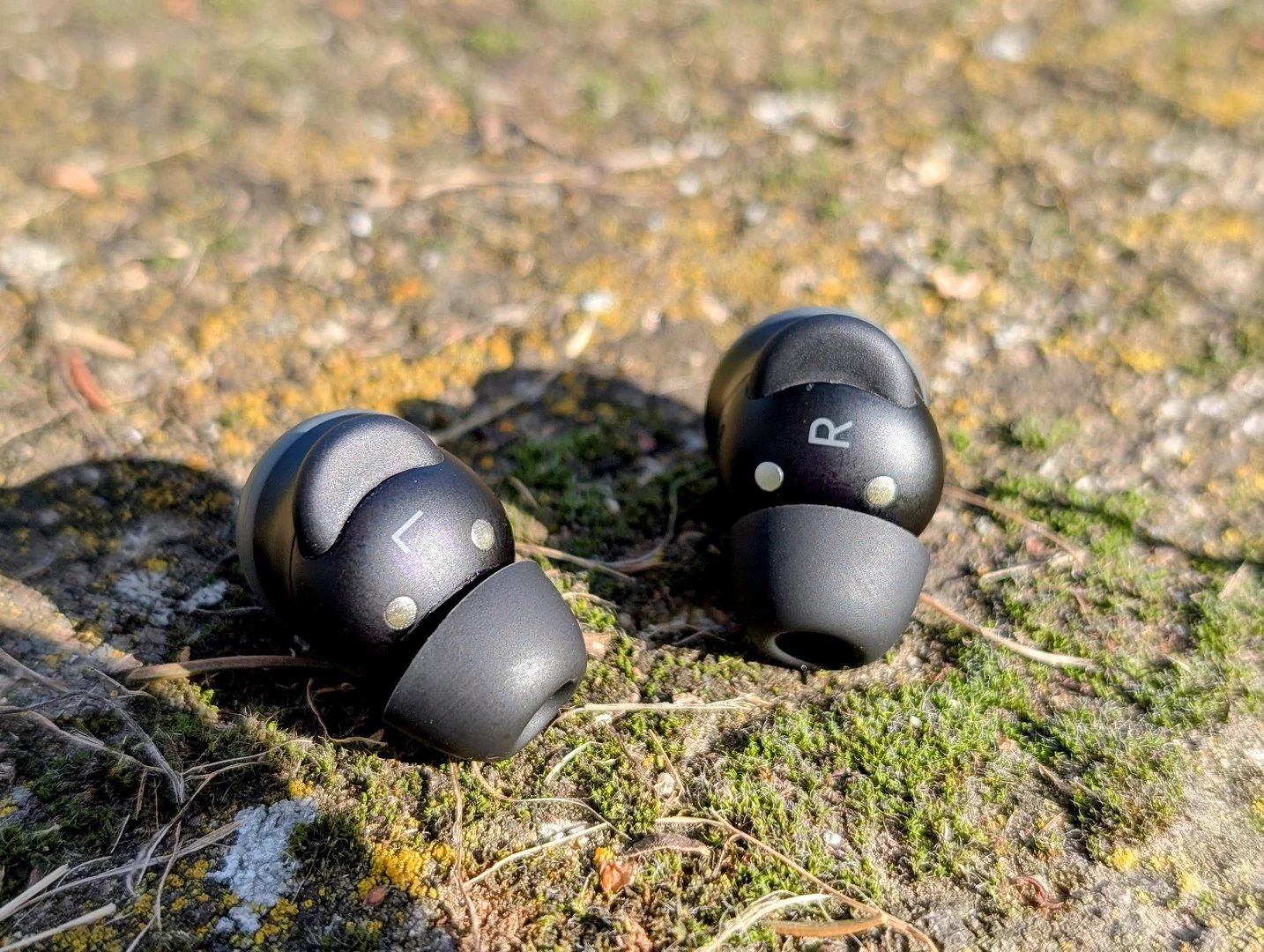 Přidané ploutvičky napomáhají lepšímu držení v uších