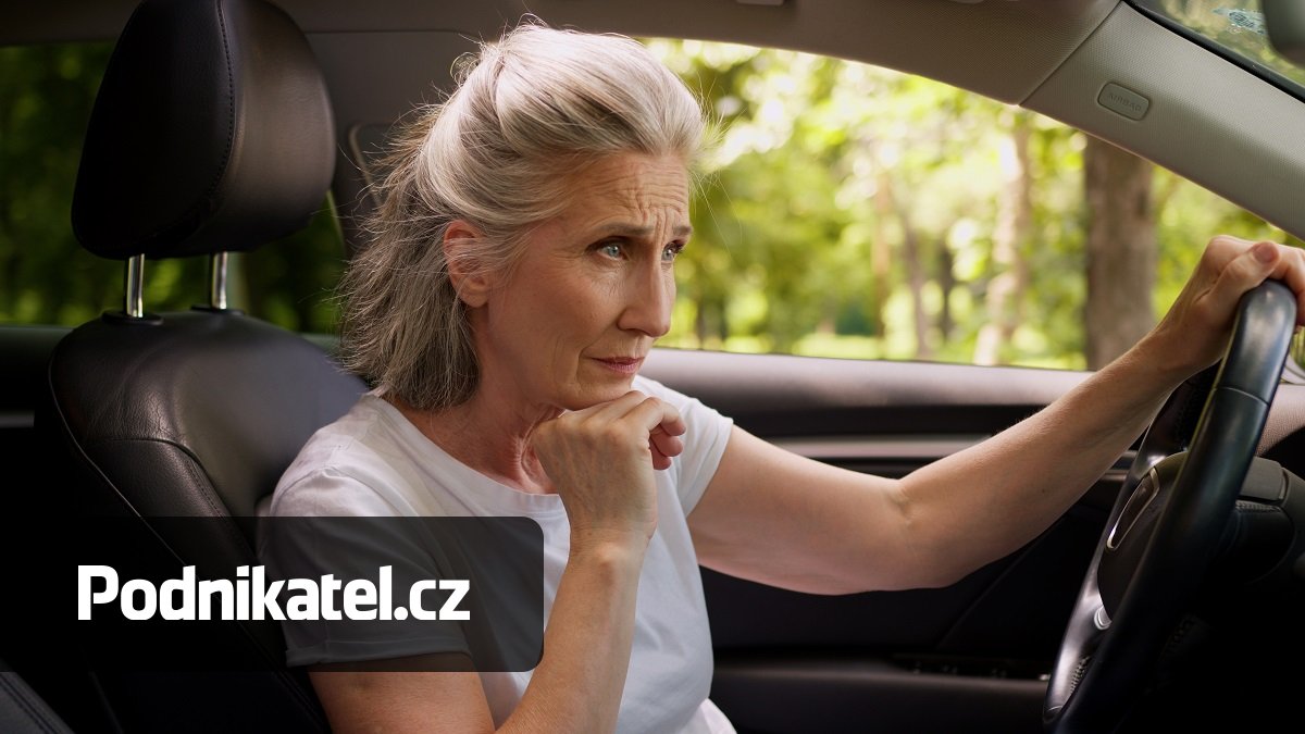 Seniorům letos končí nejvíce řidičských průkazů