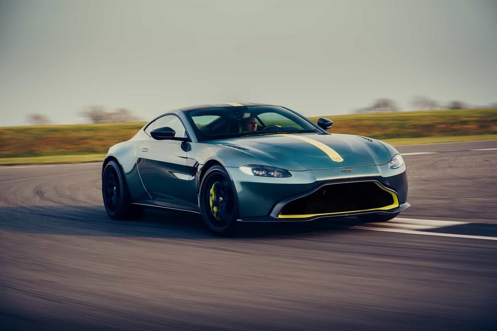 2019-05-aston-martin-vantage-amr_08.jpg