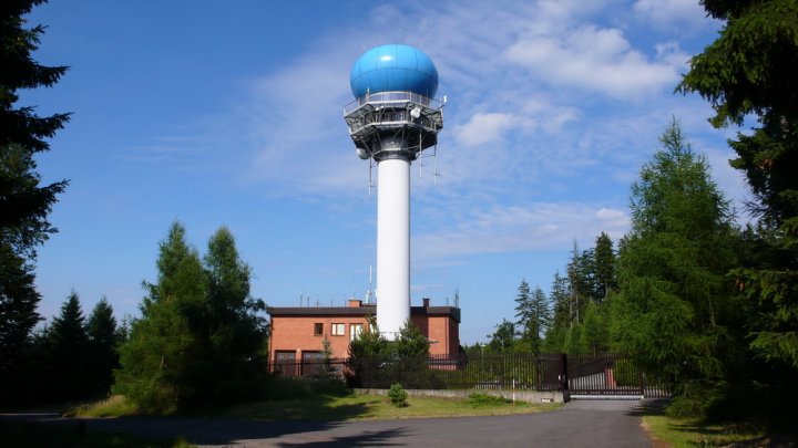 Hřebeny - radar na vrchu Písek