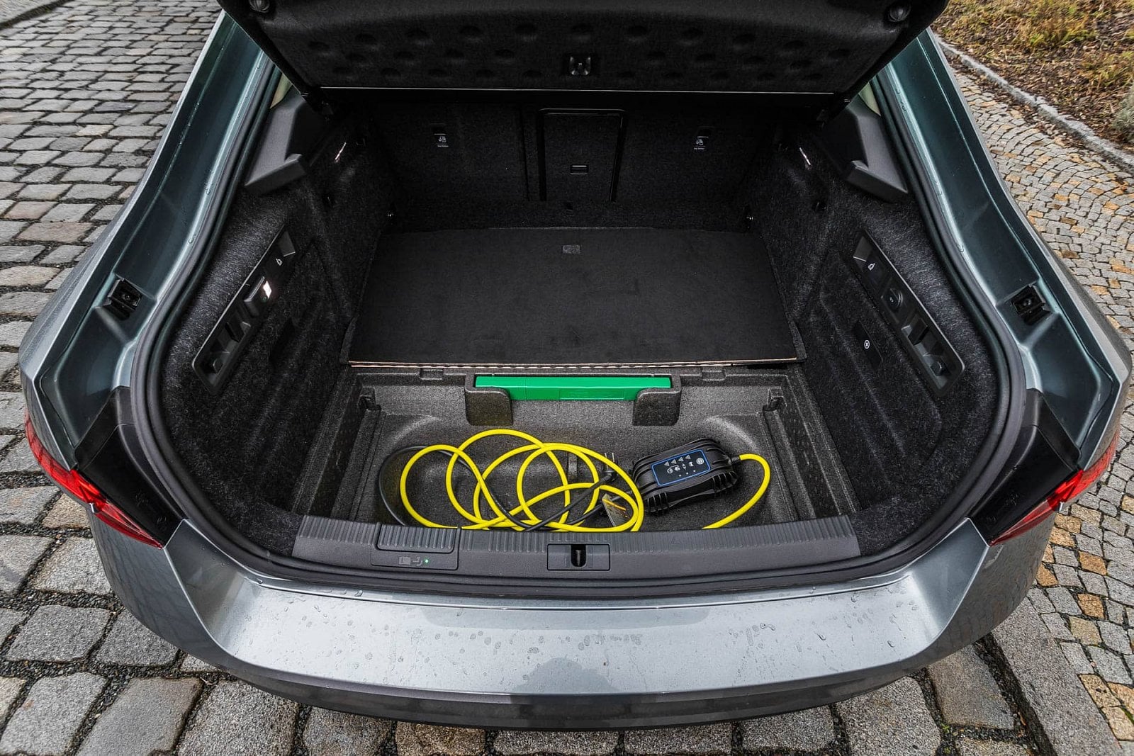 2020-05-skoda-superb-iv-vs-passat-gte-13.jpg
