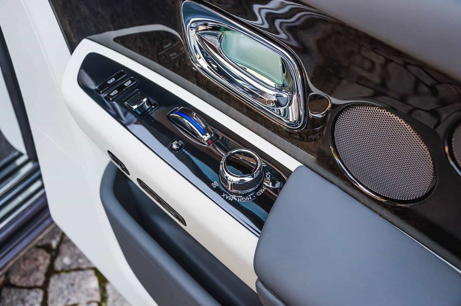 2019-09-Rolls-Royce-Phantom-dojmy-17-of-22.jpg