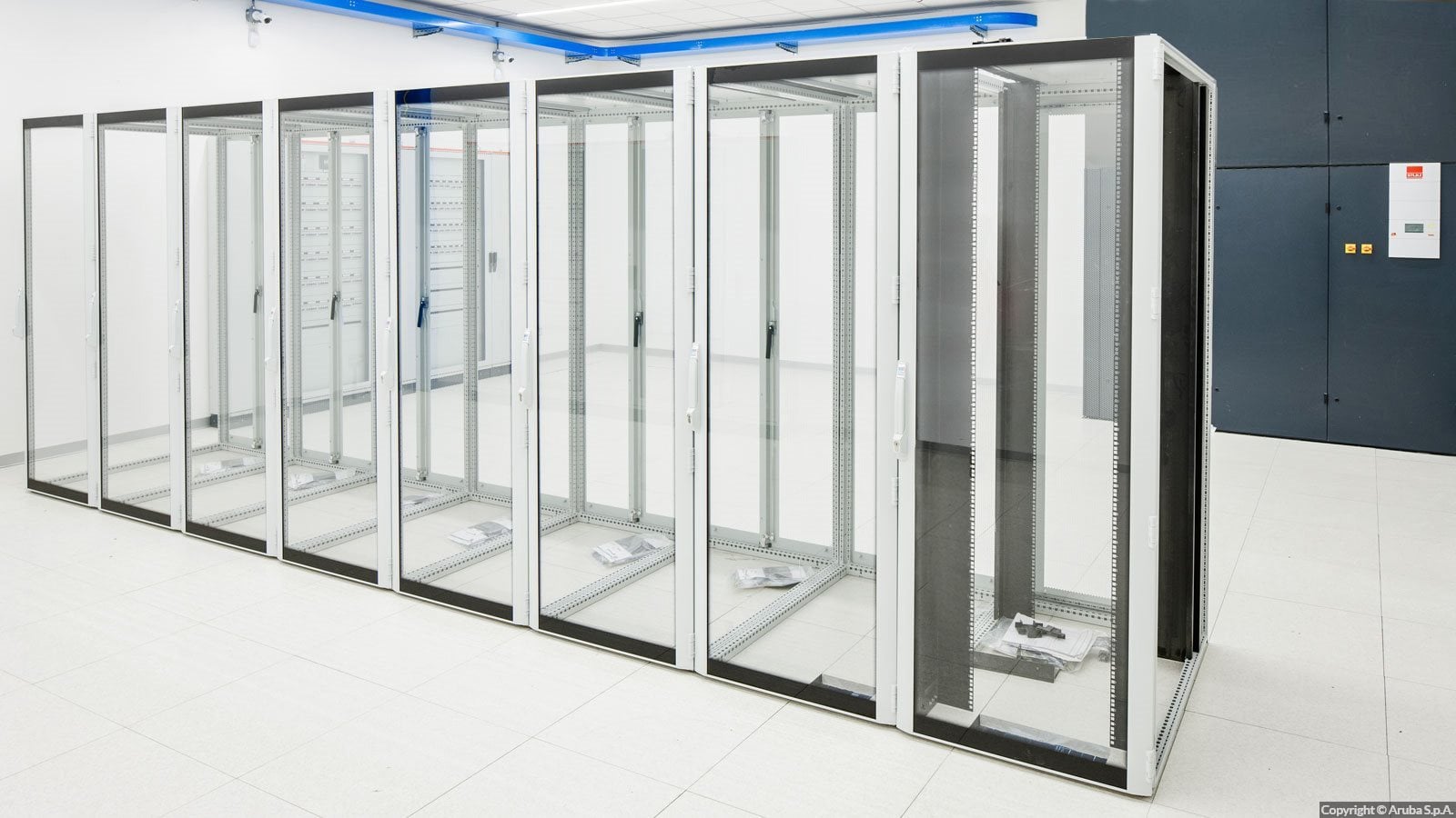 Oficiálně bude první část datacentra, s příkonem 4 MW z celkově plánovaných 90 MW, otevřena 5. října 2017.