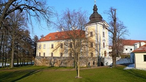 Náhledový obrázek - Praha řeší žalobu na vyklizení hotelu zámku Ctěnice. Nájemce dluží peníze