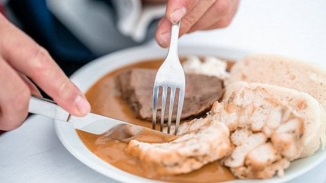 Náhledový obrázek - Kolik účtují restaurace za svíčkovou? V některých se cena blíží třem stovkám