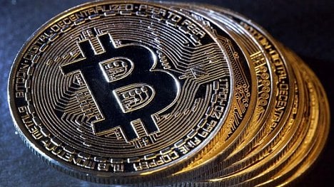 Náhledový obrázek - Bitcoin dál posiluje, překonal hranici sedmi tisíc dolarů