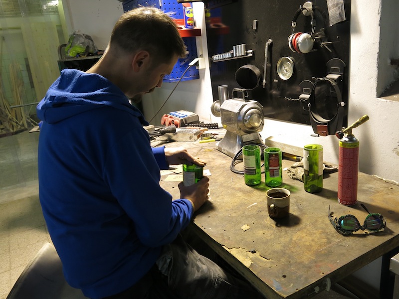 Do it yourself - to je heslo hodinové dílny Hanka Duka.