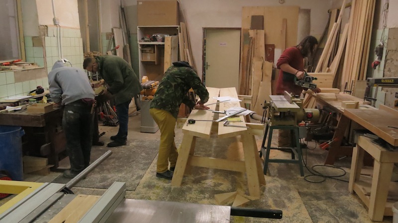 Do it yourself - to je heslo hodinové dílny Hanka Duka.