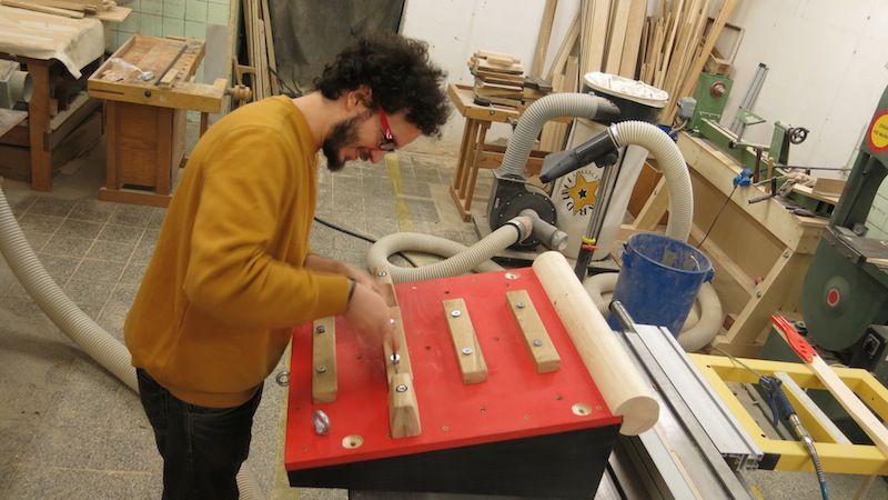 Do it yourself - to je heslo hodinové dílny Hanka Duka.