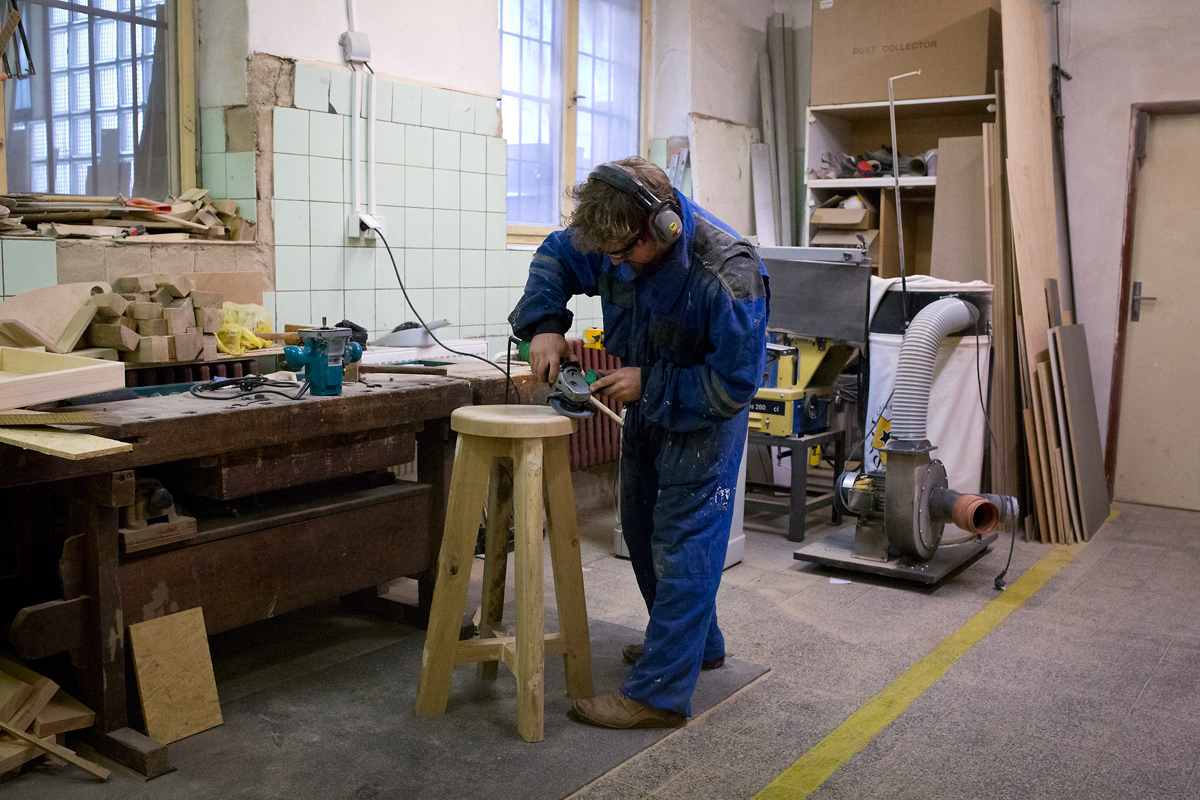 Do it yourself - to je heslo hodinové dílny Hanka Duka.