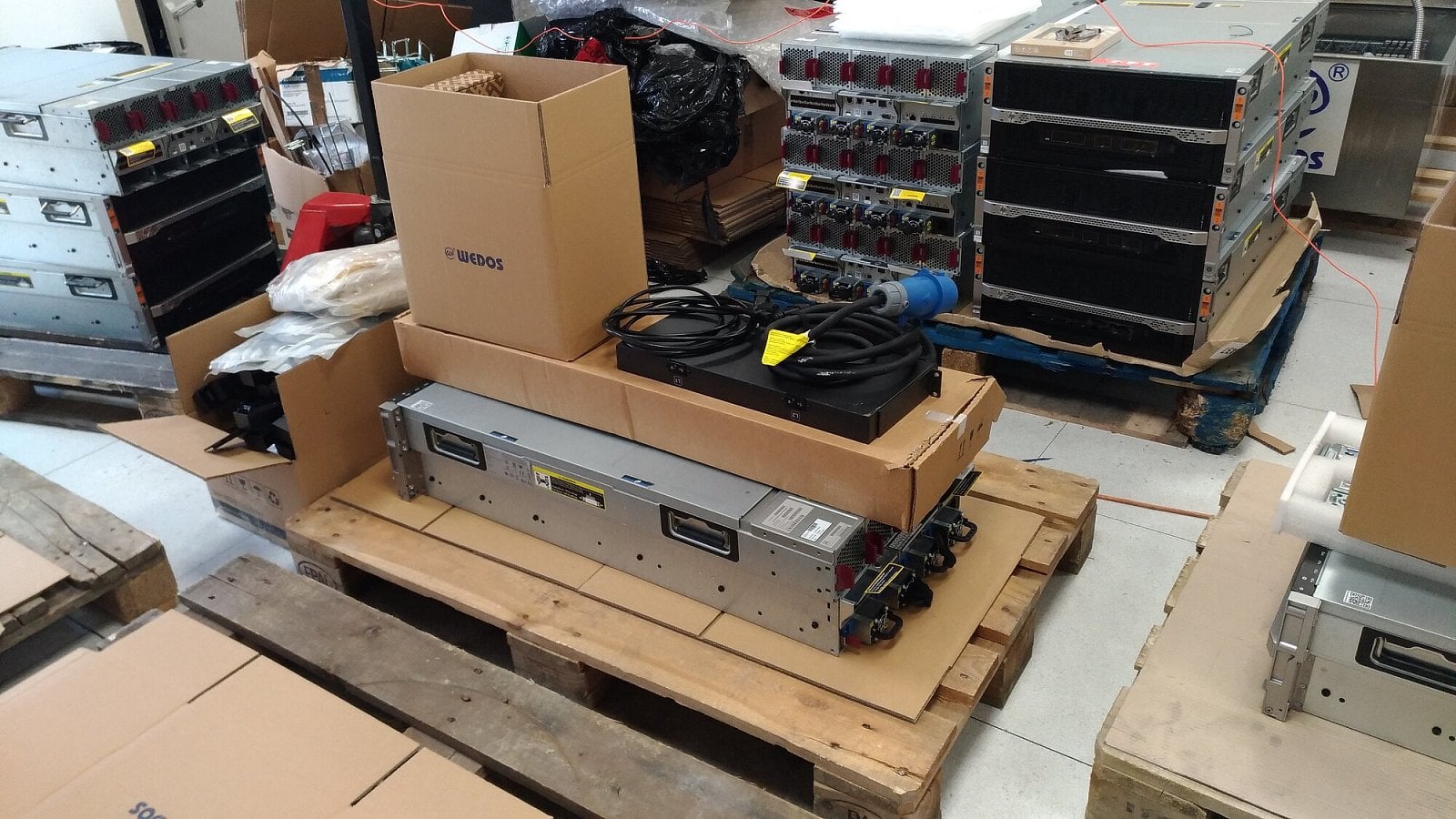 Servery Moonshot Wedos