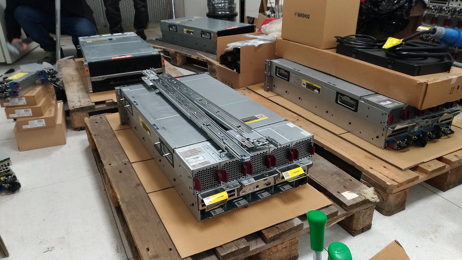 Servery Moonshot Wedos