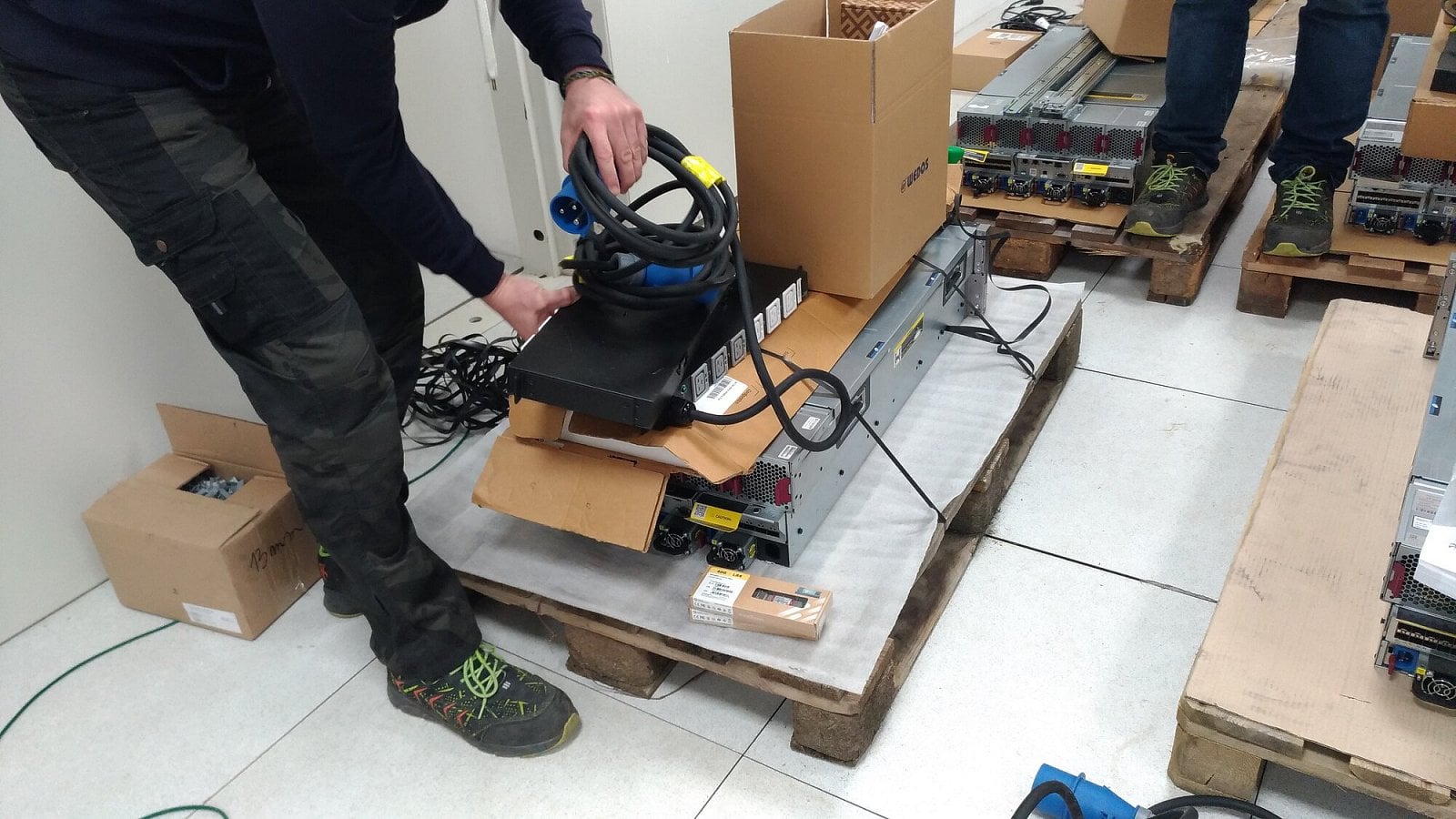 Servery Moonshot Wedos