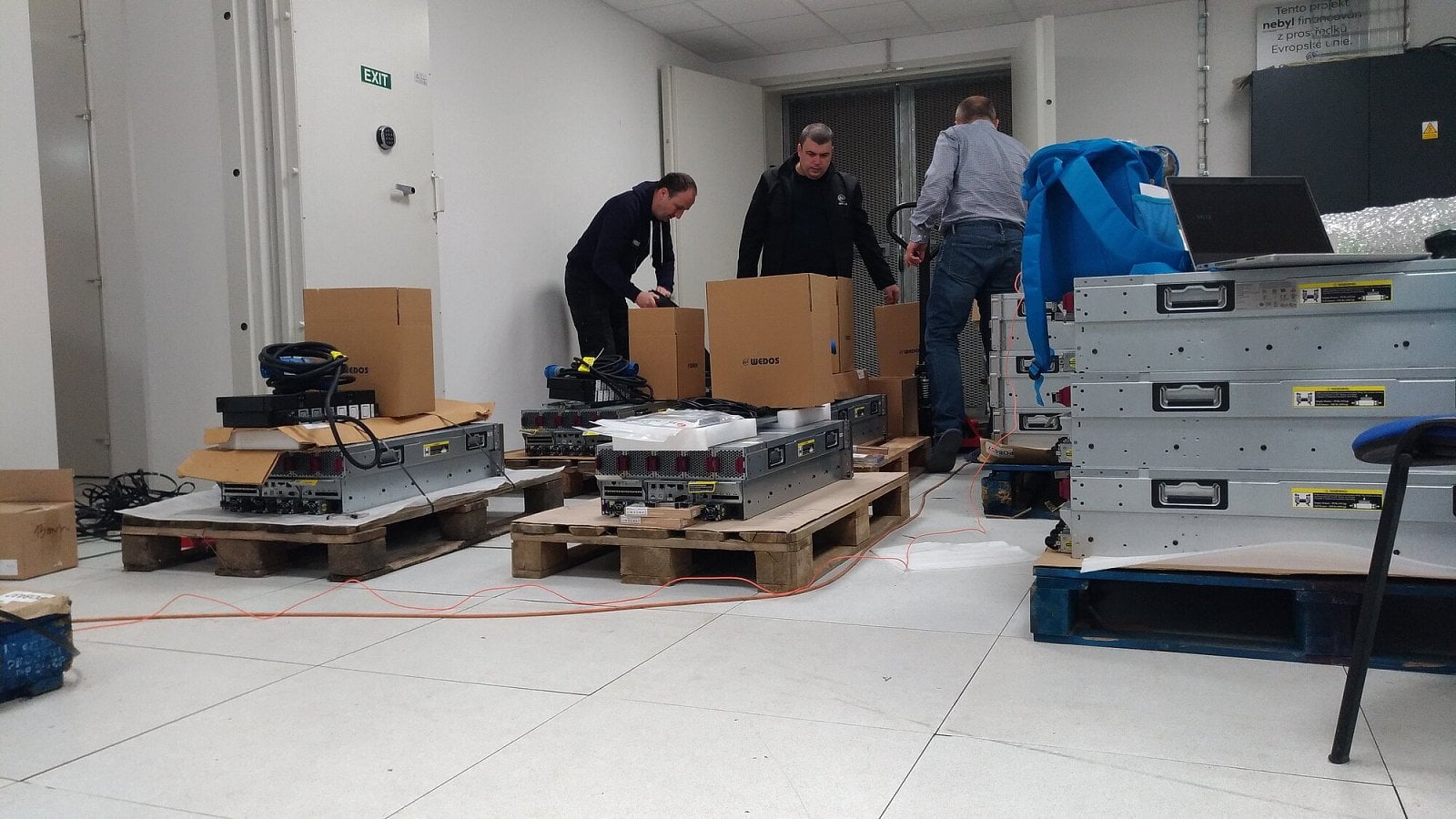 Servery Moonshot Wedos