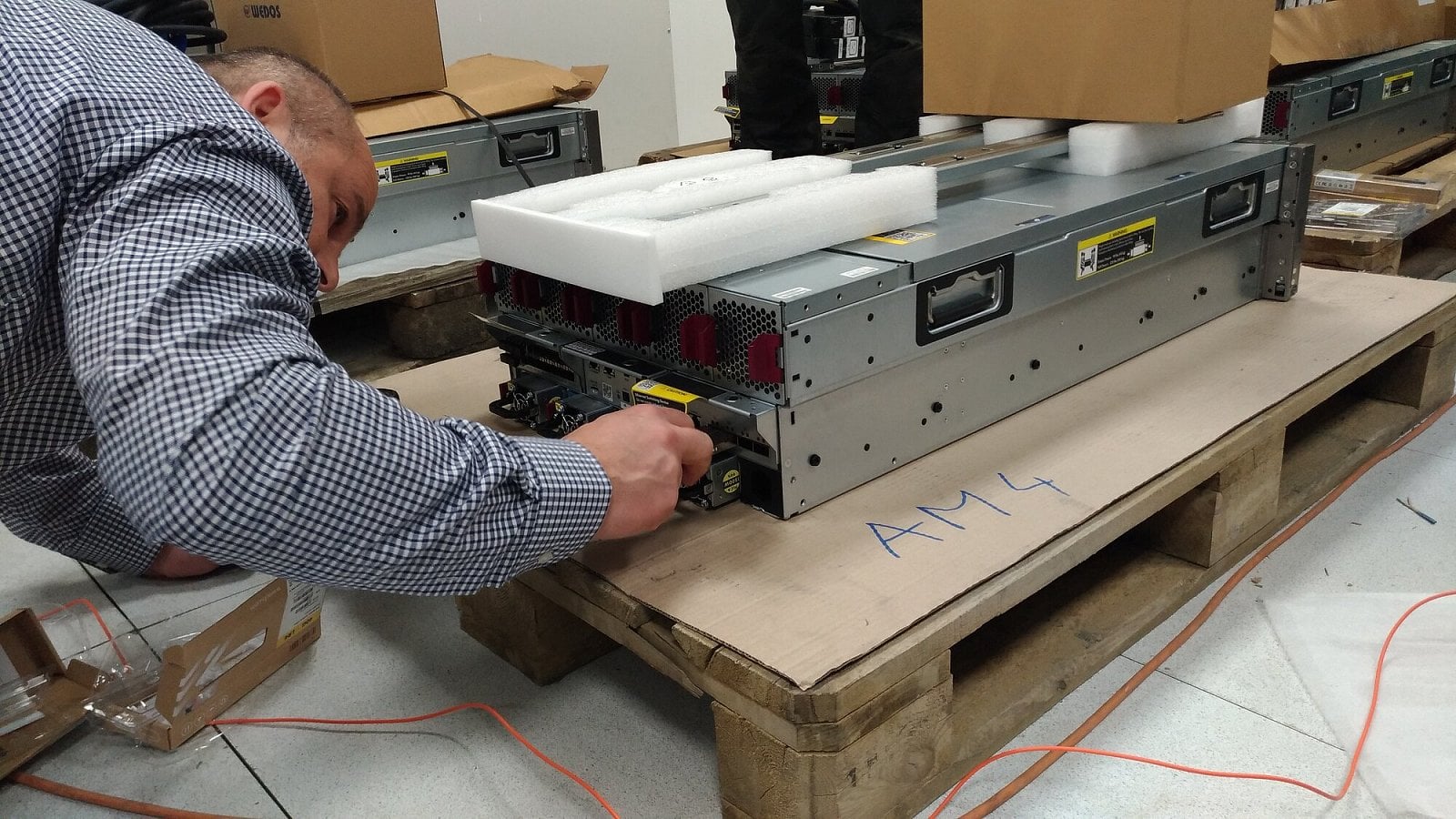 Servery Moonshot Wedos