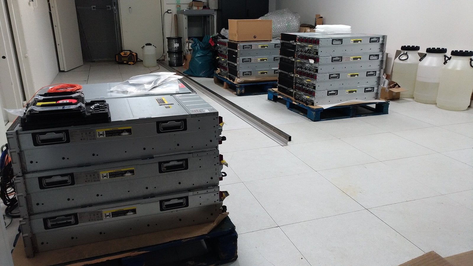 Servery Moonshot Wedos