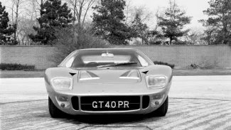 Náhledový obrázek - Drsná americká „placka“: Ford GT40 zamotal hlavu tvůrci italských supersportů