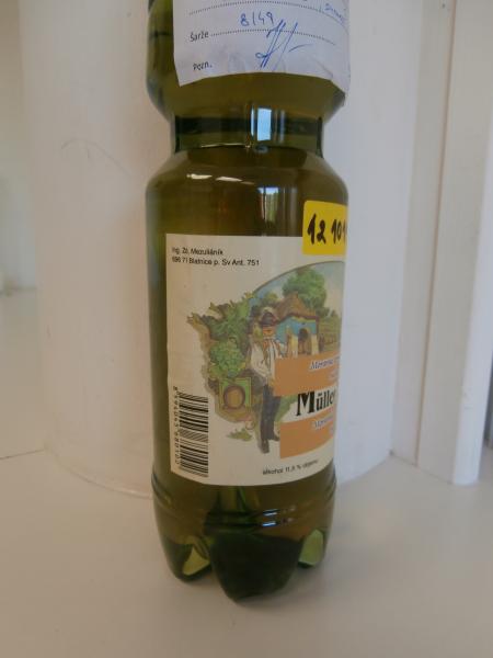 Müller Thurgau - bylo překročeno maximální povolené množství oxidu siřičitého více než dvojnásobně. Oxid siřičitý se do vína přidává jako konzervační a antioxidační látka.