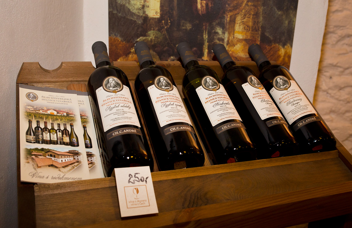 Vinotéka je na Vinohradech na každém rohu.