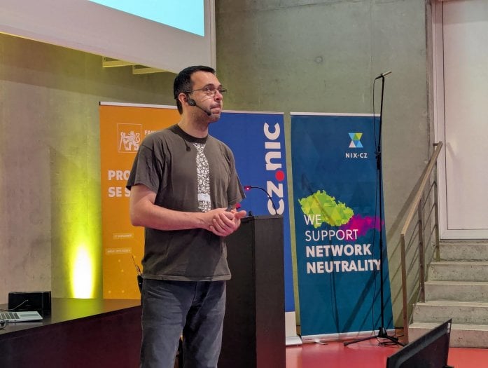 Autor: Petr Krčmář, Root.cz Michal Špaček na LinuxDays 2025 sobota