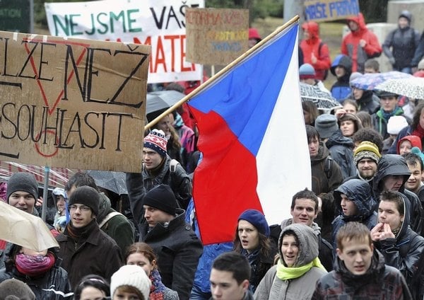 2013-03-studenti-protestujc3ad-proti-c5a1kolnc3a9mu-1.jpg