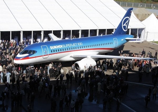 2013-07-suchoj-superjet-100-3.jpg