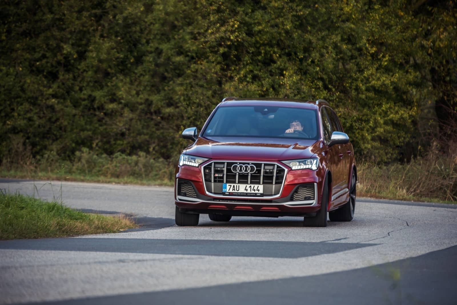 2019-11-Audi-SQ7-TDI-00002.jpg